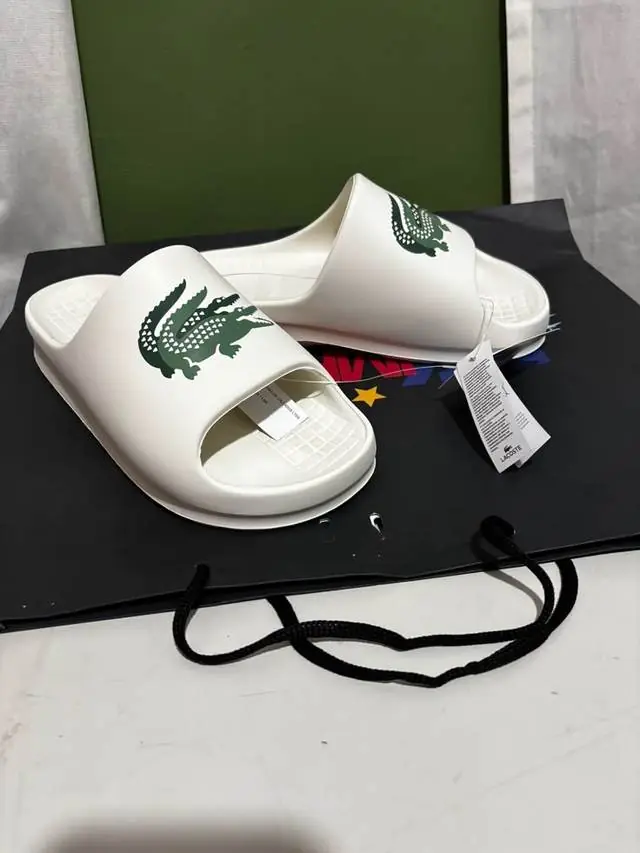 Chanclas Lacoste con etiqueta original